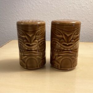 Hawaiian Ceramic Tiki Salt & Pepper Shaker Set NEW